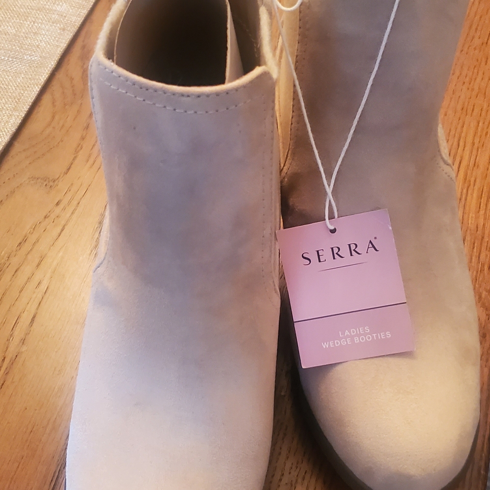 Serra Women's Cream Wedge Booties